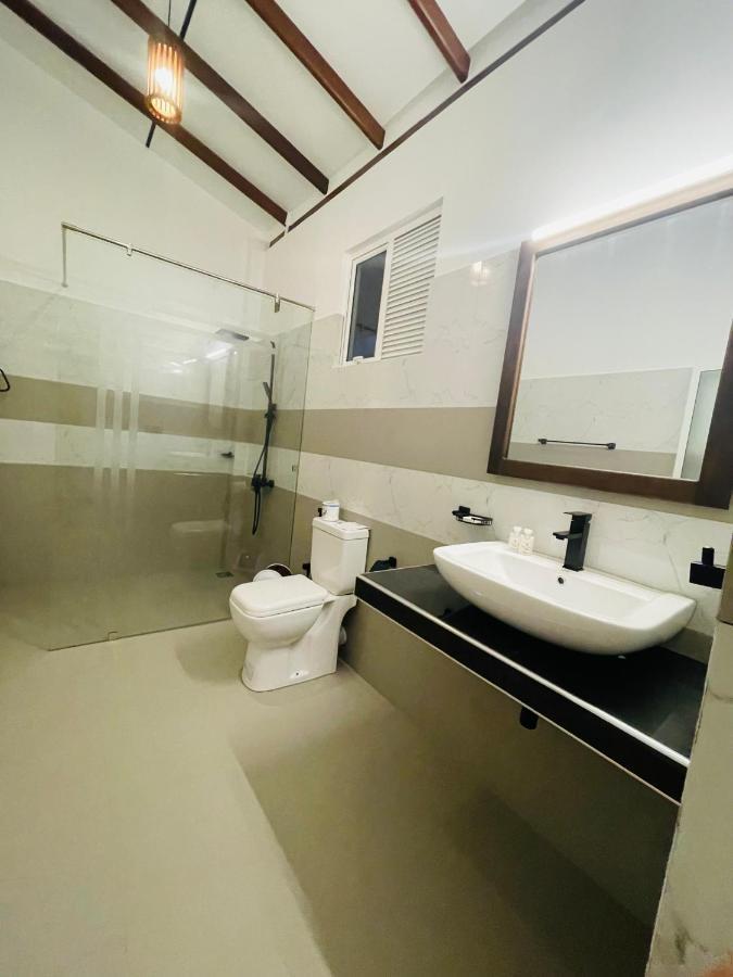 Dk Zur Einkehr Hotel Ahangama Exteriör bild