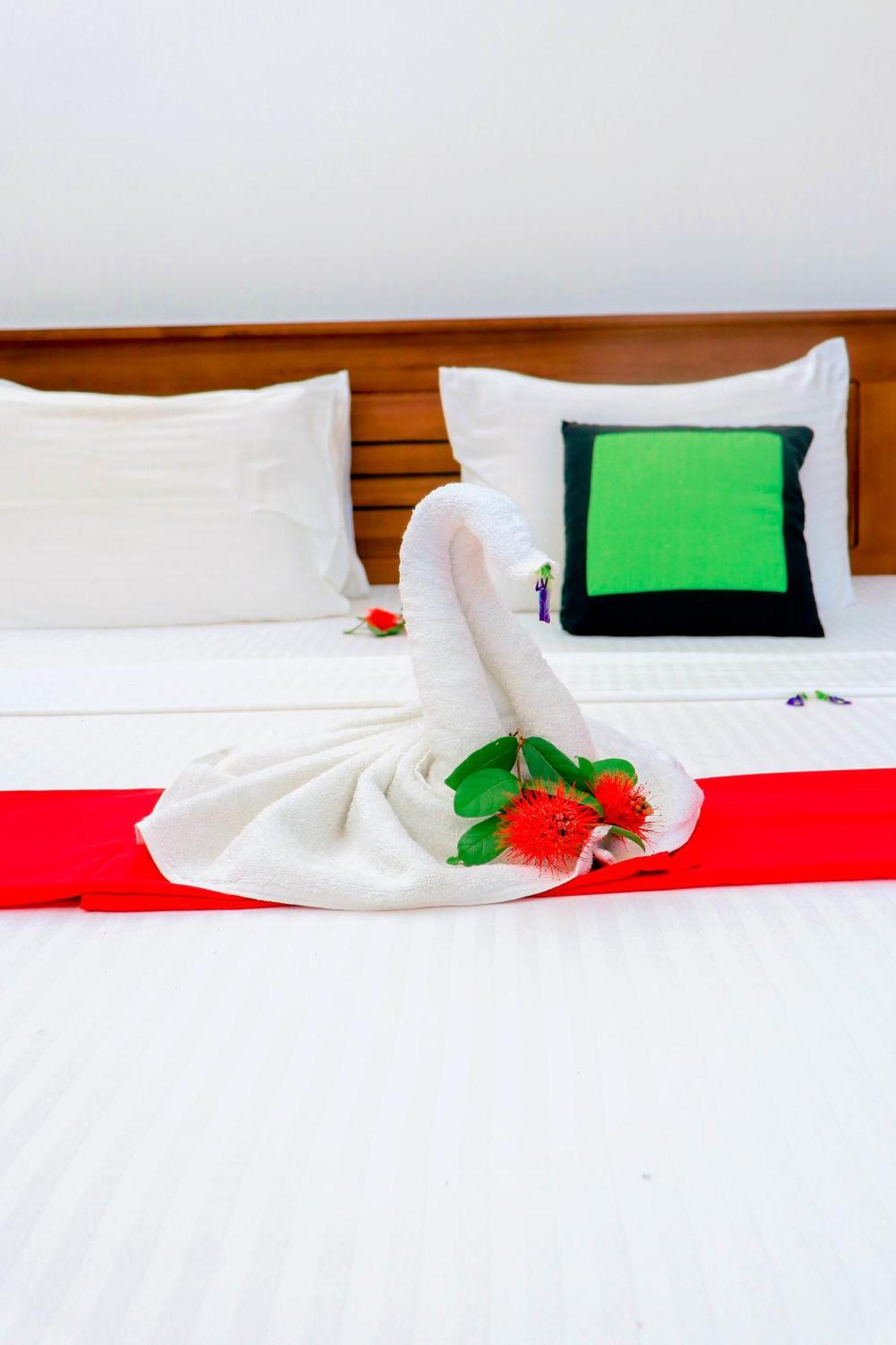 Dk Zur Einkehr Hotel Ahangama Exteriör bild