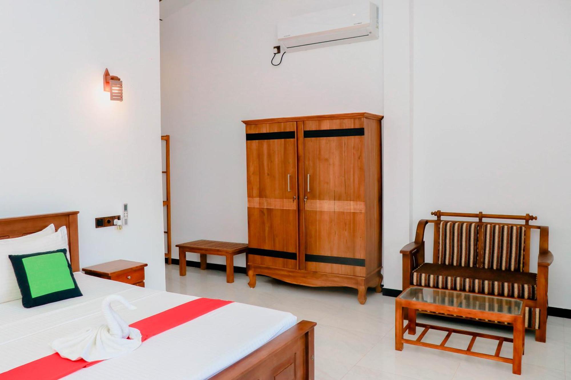 Dk Zur Einkehr Hotel Ahangama Exteriör bild