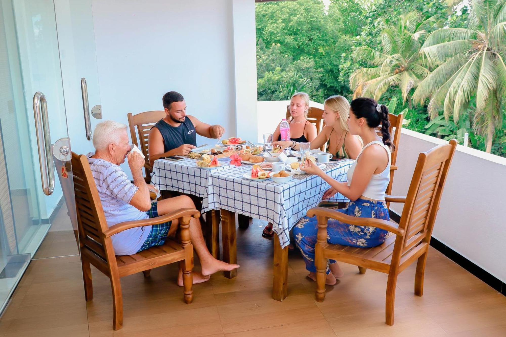Dk Zur Einkehr Hotel Ahangama Exteriör bild