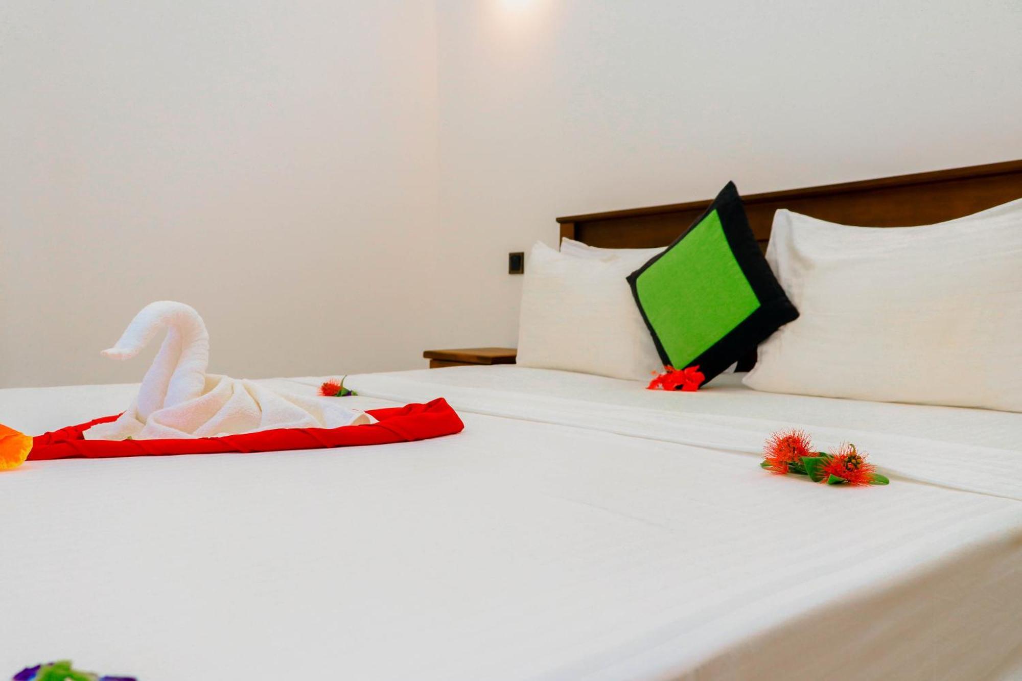 Dk Zur Einkehr Hotel Ahangama Exteriör bild