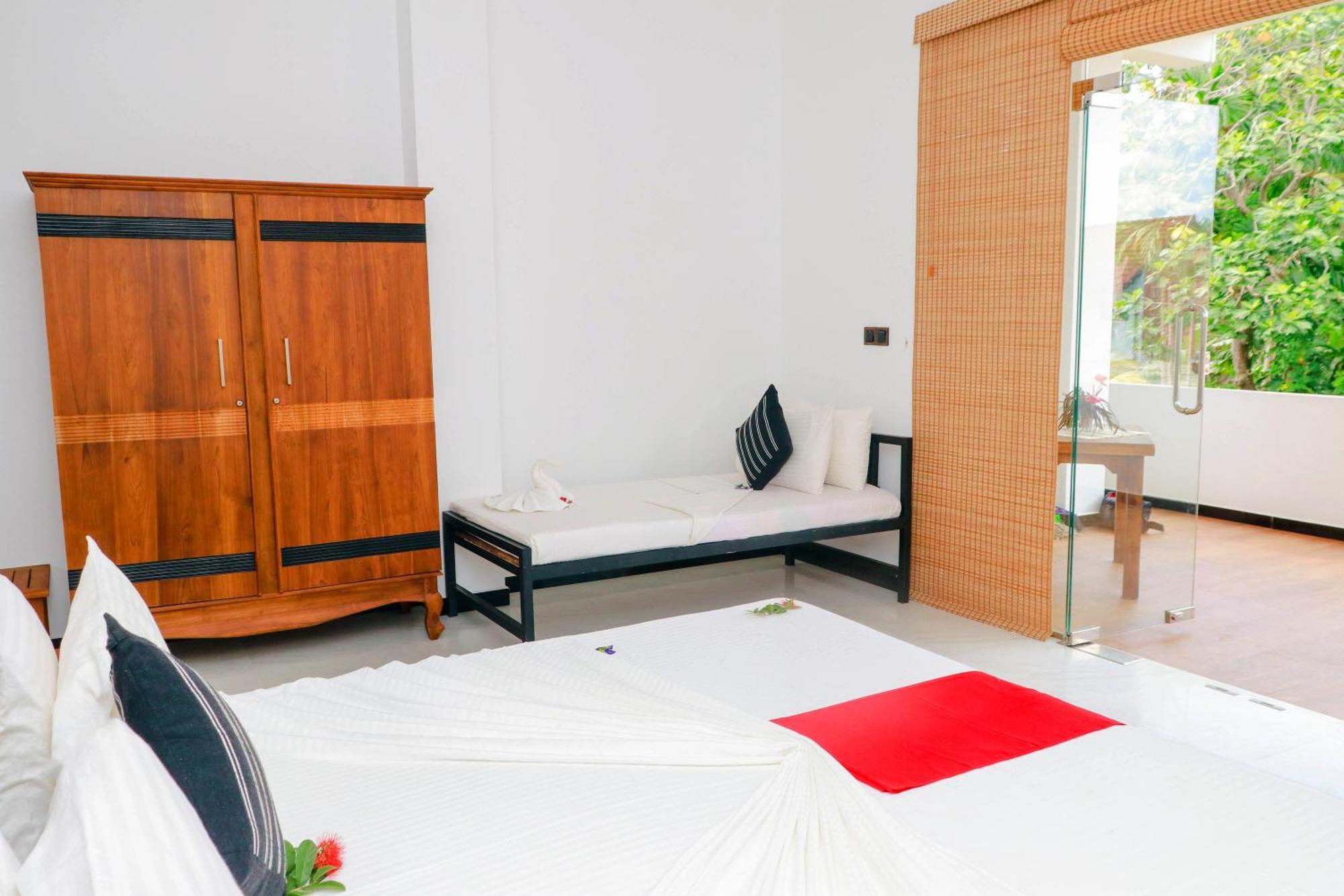 Dk Zur Einkehr Hotel Ahangama Exteriör bild