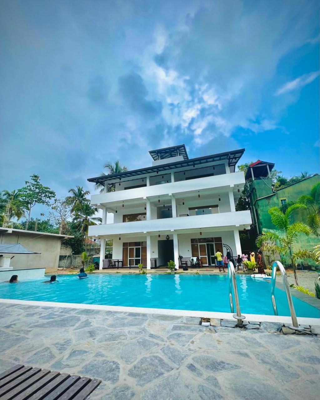 Dk Zur Einkenr Hotel Ahangama Exteriör bild