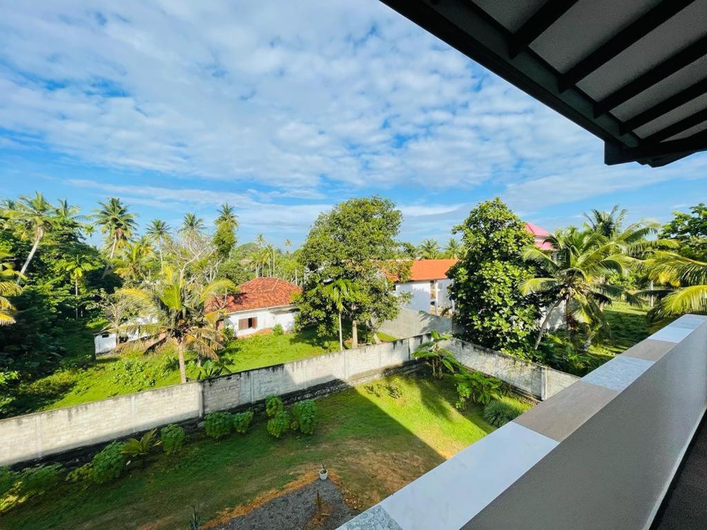 Dk Zur Einkehr Hotel Ahangama Exteriör bild